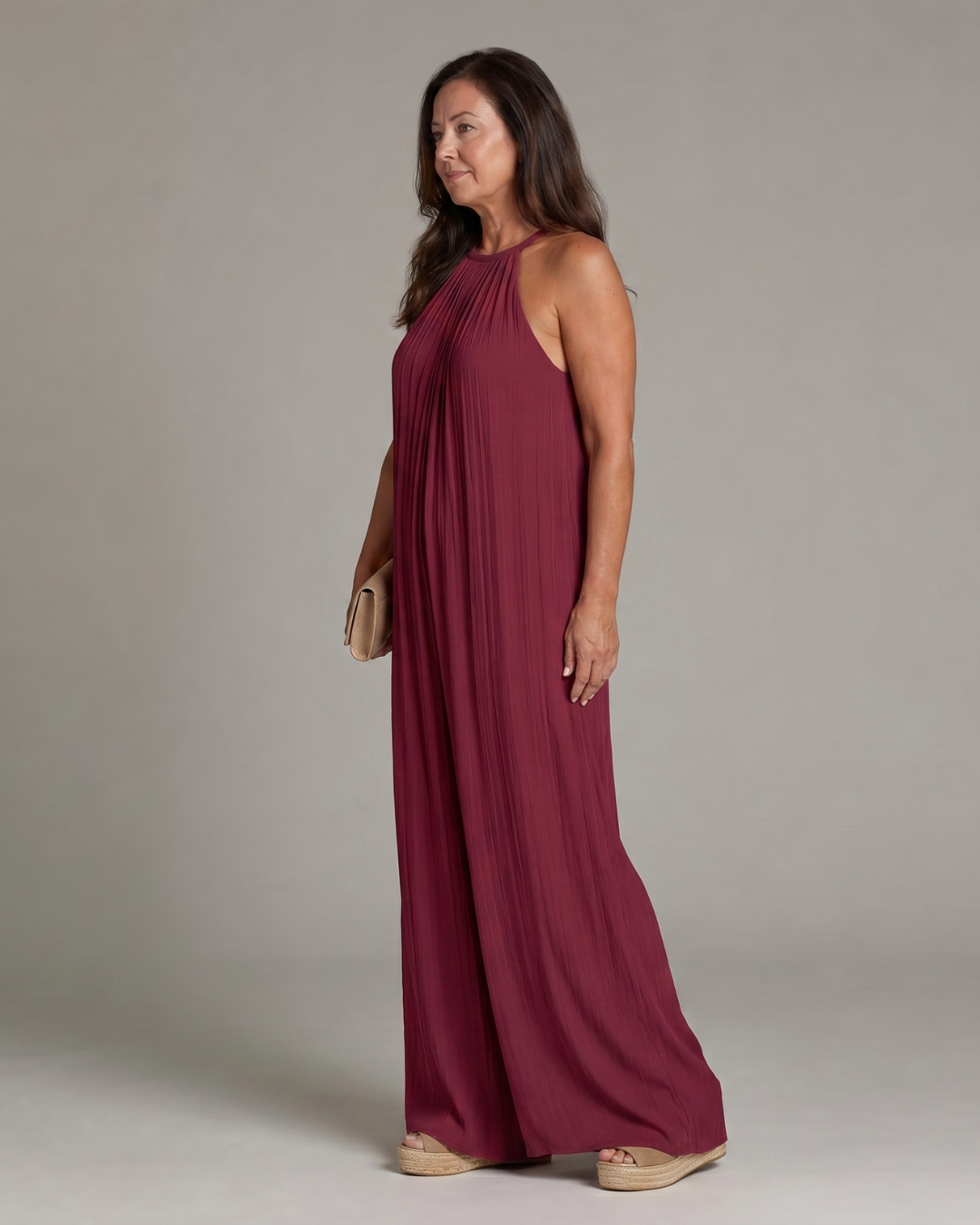 Sylvara | Faltender Halterneck weiter Beinschnitt entspannter Jumpsuit