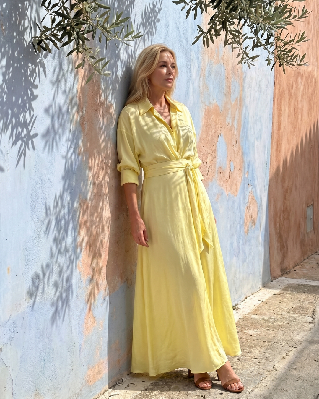 Zelith | Midikleid mit Gürtel und Kragen, fließende lange Ärmel
