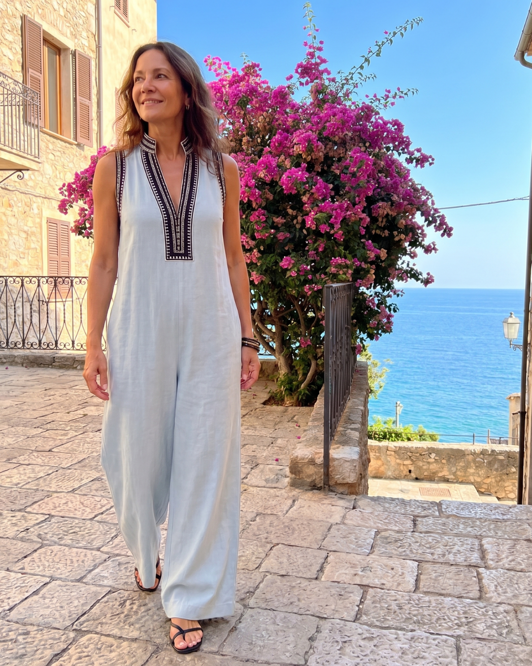 Velmira | Bestickter V-Ausschnitt ärmelloser Jumpsuit mit weitem Bein