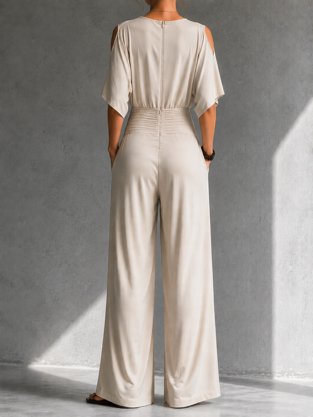 Alia | Elegante Kombination mit Wickeloberteil und weitem Bein
