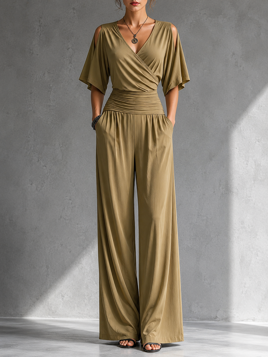 Alia | Elegante Kombination mit Wickeloberteil und weitem Bein