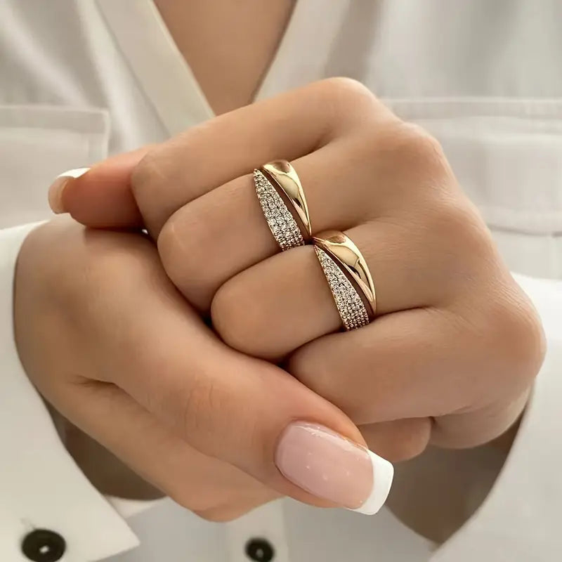 Mila Eleganter Goldring mit funkelnden Steinen