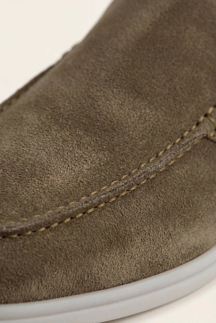 Olivfarbener Wildleder Yacht Mule