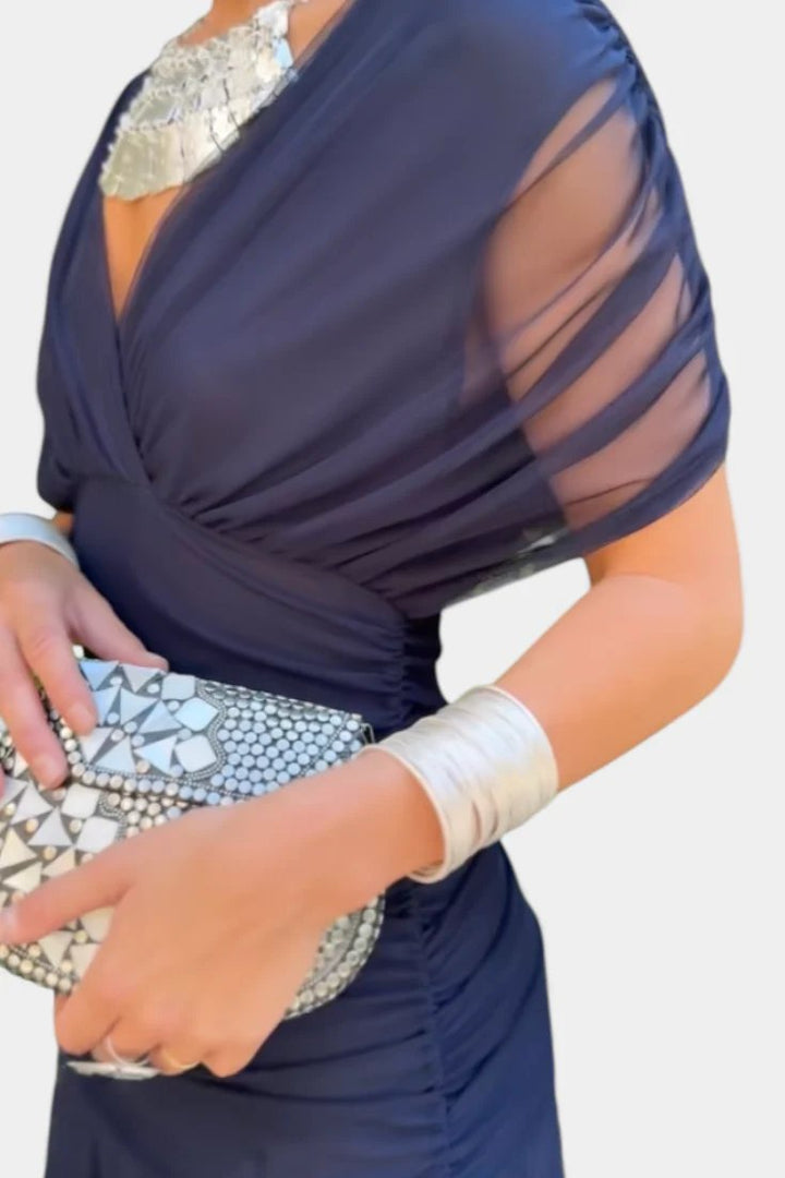 Lilo| Maxikleid mit V-Ausschnitt, Blumenstickerei und Falten